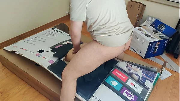 Stepsister receives anal internal cumshot through a hole in a box