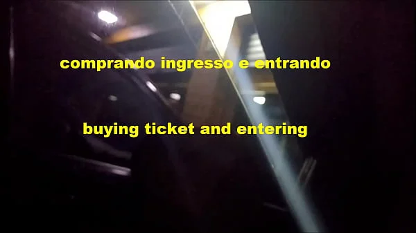 Marido deixou esposa entrar no cine pornô sozinha e voltou toda suja de porra e gozada!