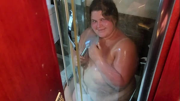 A tanned fat lady with a beautiful face hotly sucked a cock in the shower of the room cleaner and he massively cum on her face and mouth