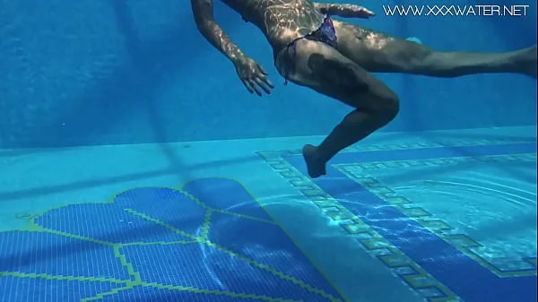 Canadian hottest milf Heidi Van Horny pleasures herself