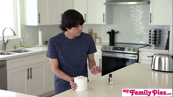 I just wanna talk... I noticed you had a huge cock Andi Rose tells Stepbro - S21:E3