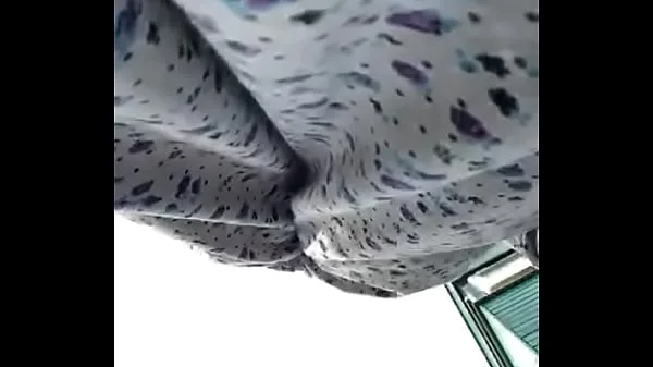 Oma harige  kut onder  jurk