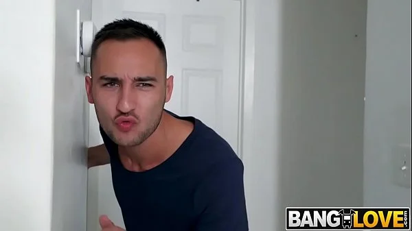 Perving on Skylar Vox