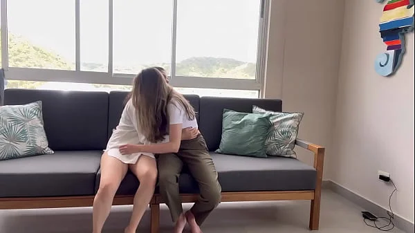 Uppss se me cayo este Camaron en tu vagina, te la voy a comer.