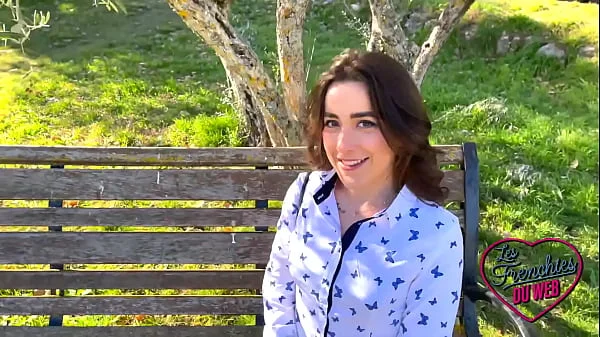 Manéa, jeune coquine qui adore la baise anale