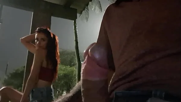 Arrisquei masturbar no ponto de ônibus ao lado da garota ruiva!