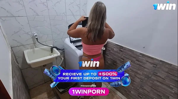 Peguei minha mulher lavando minhas roupas e dei meu short pra ela lavar !