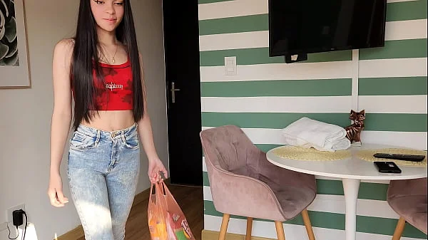 The domiciliary man fucks the woman of an apartment secretly from her husband