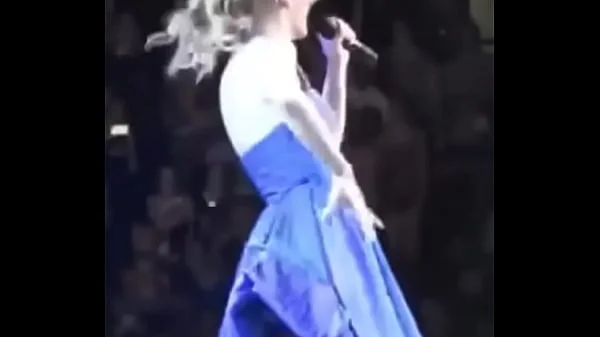 Taylor Swift goes naked on stage