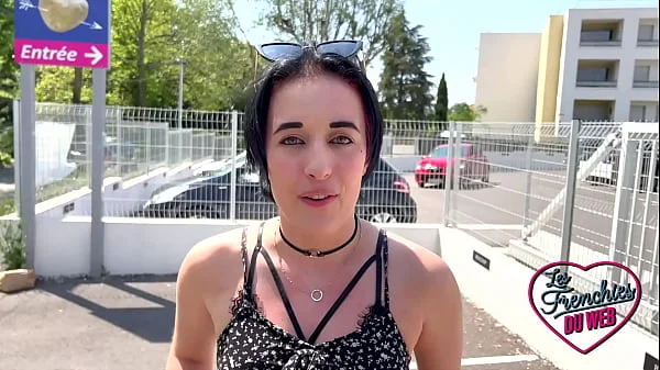 Leila, 18ans, se gode avant de se faire baiser