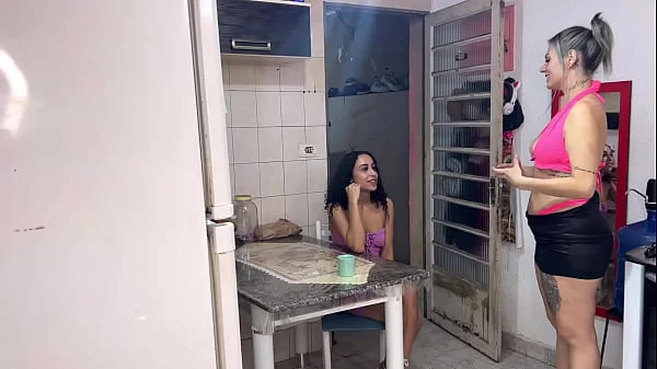 A vizinha fofoqueira e curiosa venho pedir açúcar de madrugada pra ser fundida e chupada com vontade! (Diz ela meu marido não me fode a muito tempo ).