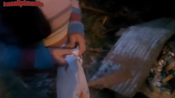 transando com uma gostosa de uma comunidade sem camisinha, por algumas notas, safado goza até no cuzinho dela!