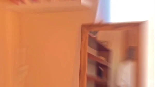 La chica  que limpia en casa me pone caliente con sus jeans , la follo duro como le gustan a esa edad