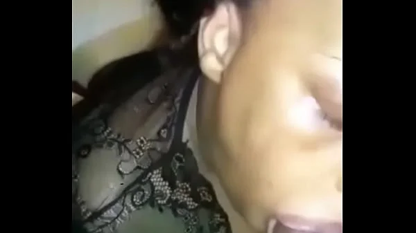 Ancienne conseillère à la présidence de la République du Tchad Fatimé terap dans ses ébats sexuels, nous ne savons pas pour quel raison elle film