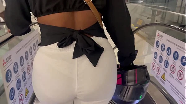 BEAUTIFUL BIG ASS BABY IN THE SHOPPING CENTER MEETS A STRANGER WHO TAKES HER TO HIS HOUSE AND FUCKS HER BIG ASS