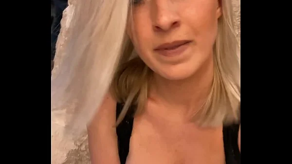 Risky orgasm behind the back of the photographer!