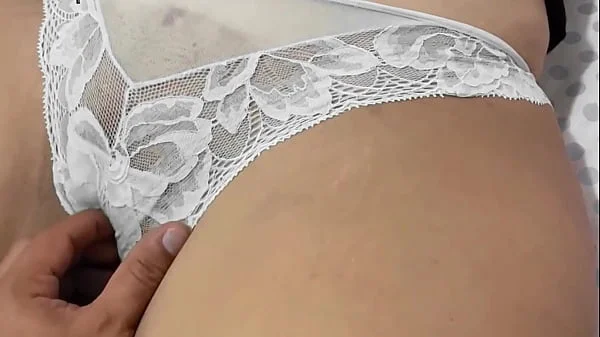 Madrastra latina sexy jugando con su hijastro