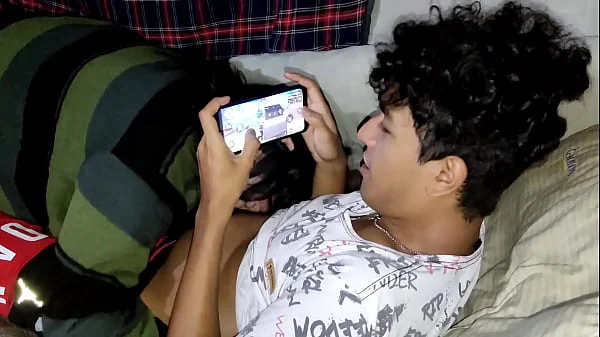 Jugando free fire con mi dua y me chupa la verga para que pierda la partida FANTASIAHARDCORESEX X ALISONGONZALEZ26