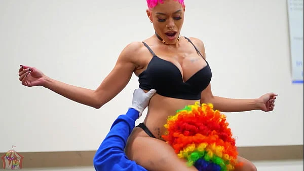 Ebony Pornstar Jasamine Banks Gets Fucked In A Busy Laundromat by Gibby The Clown
