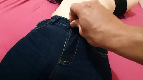 Depois da festa, tirei sua roupa, fodi sua buceta molhada, ela gozou no meu pau e enchi ela de porra. Fiz o creampie e não parei de foder.