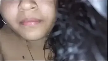 El novio la deja plantada y se deja follar por un extraño está hermosa jovencita (me corro en su boca y su pecho)