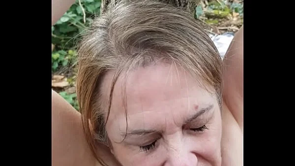 Séance d'humiliations et uro en forêt pour l'esclave F