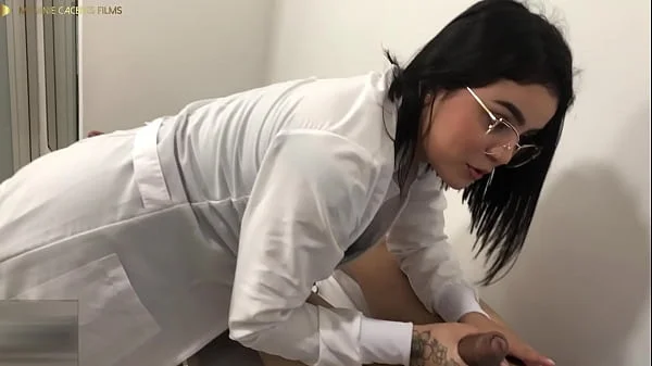 doctora sexy se folla a su paciente con polla gigante - culos grandes