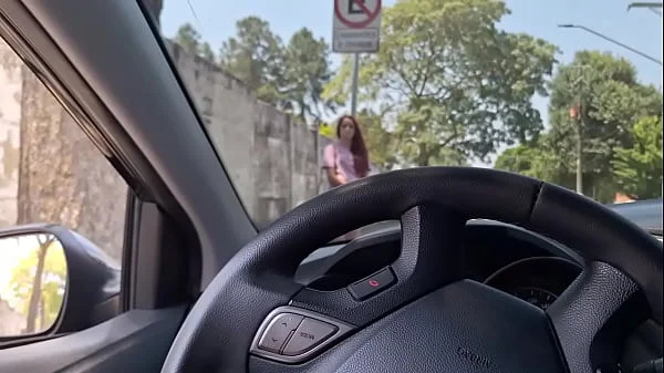 Bati punheta pra gostosinha que estava no ponto de ônibus que acabou sedento!