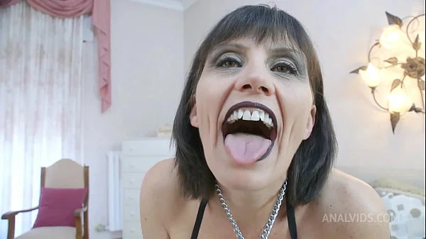 CRAZY FAMILY - WIFE DESTRUCTION - (Sabina Agos) - Pee Drink Version MS102