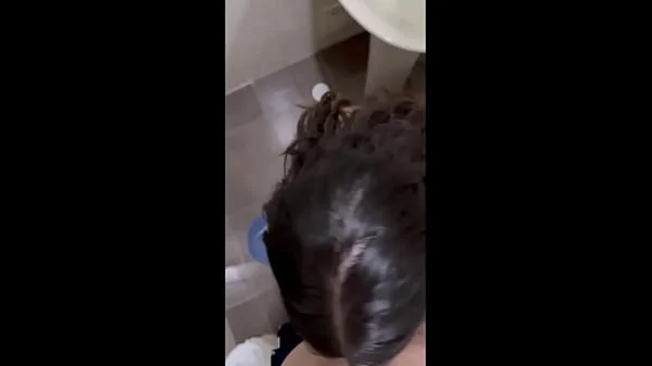 فضيحة شرموطة المنصوره بحب اتشرمط و اتناك ف كسى و انا بطرقع اللبانه الزبون كان هايج عليا اوى مصى زبرى كله