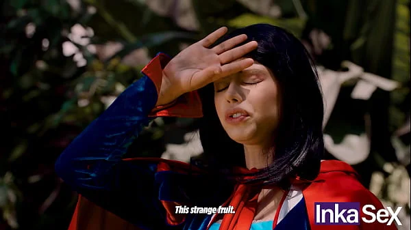 Blanca Nieves se pierde en el bosque y es follada por los 7 enanos.