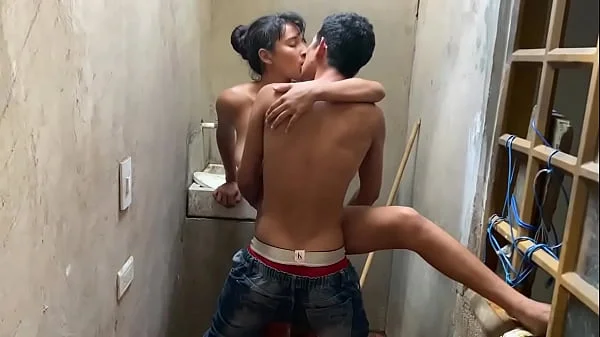 me follo a mi hermanastra cuando esta en su casa viendo un pelicula y le doy una buena follada
