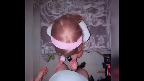 COLEGIALA MEXICANA CHUPANDOLA!! Se ve Bien Inocente pero le encanta CHUPARLA en la oscuridad y que se la coja duro un compañero de la escuela!!