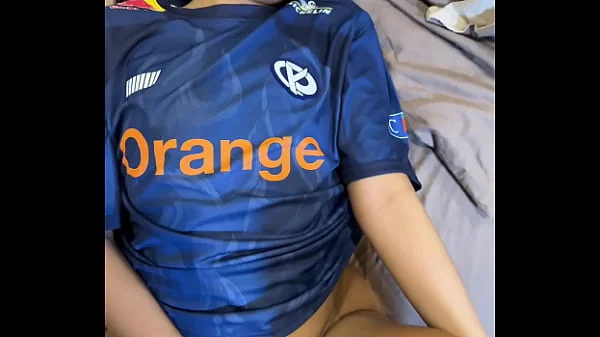 Une fan KCORP me suce pendant ma game, je dois AFK pour la baiser #KCWIN