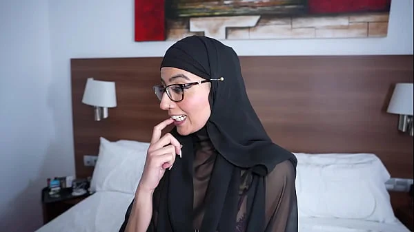 Doble penetración para la zorra árabe Aaliyah Yasin la llenamos el hiyab de nuestra leche