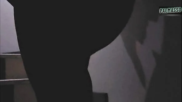 Extranjera, gordita, culona y tetona, recién llegada, me muestra sus tetas para conseguir trabajo. Luego nos encontramos en la calle para ir a un hotel a coger.