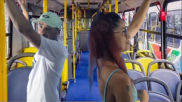 Jovem estudante encoxada e fodida no ônibus em público!