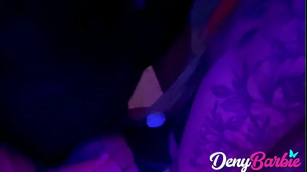 Loira gostosa transa no meio da balada..