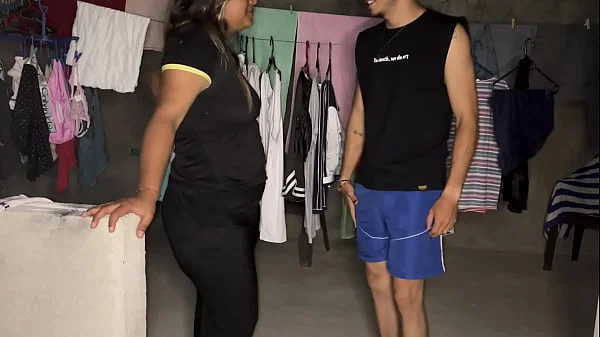 Sexo casero con la puta de mi madrastra en el patio de ropas -Porno en espanol