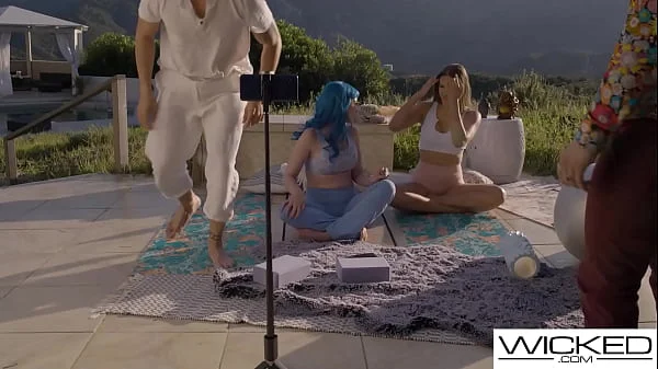 Jewelz Blu & GIselle Blanco's HOT Sex Tape To Create Scandal