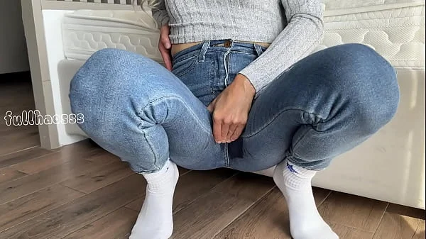 Stepmom cum squirt in Tight wet leggings