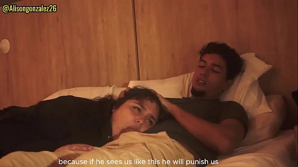 Tengo sueño hermanastro, dejame acostarme en tus piernas, pero no metas tu pene en mi boca por favor!!