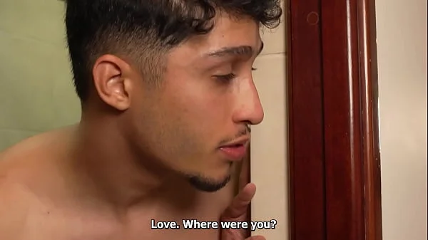 milf se folla al novio de su hijastra a escondidas