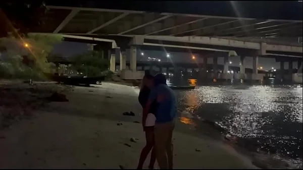 MINHA ESPOSA DANDO PRA OUTRO NA AREIA DA PRAIA