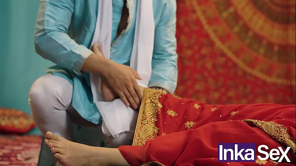 Chudai - Milf Hindú de grandes tetas le es infiel a su esposo con masajista pervertido.