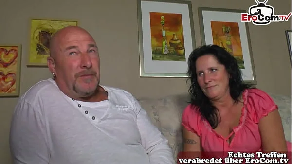 Deutsche verheiratete Frau wird geteilt mit einem fremden Mann beim Casting