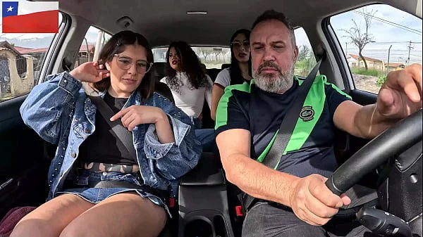 A modelo Infinitha pegou uma carona em Santiago do Chile mamou nas ruas da cidade