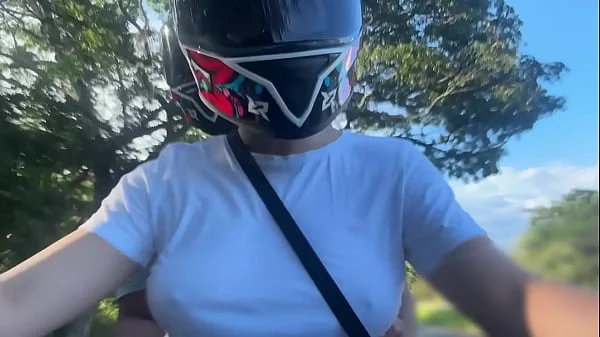 Recogí Un Cliente De DIDI Sin Sostén y Se Dio Cuenta De Mis Grandes Tetas