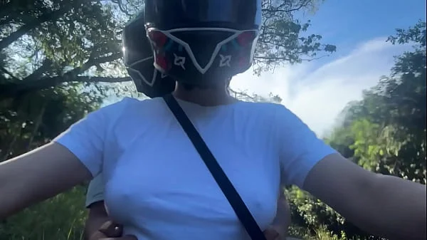 Recogí Un Cliente De DIDI Sin Sostén y Se Dio Cuenta De Mis Grandes Tetas