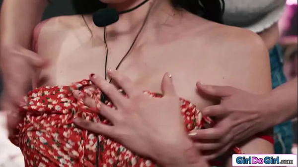 I hope that my boobmassage isnt distracting you from gaming